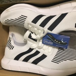 NEW Adidas Men's Swift Runs Black and White Sz 10
